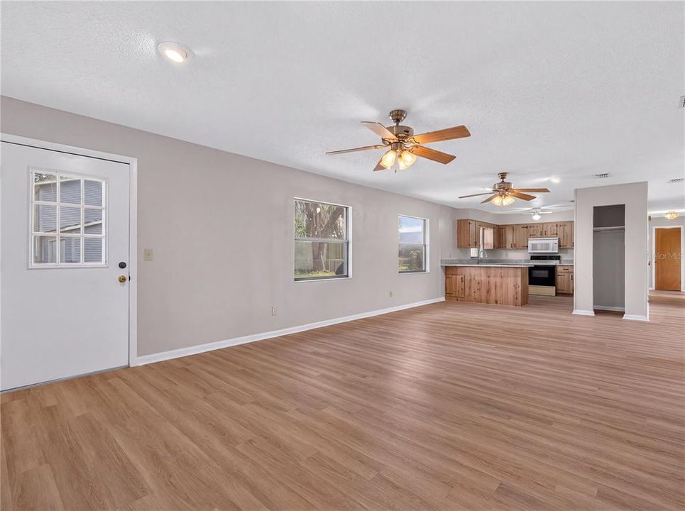 For Sale: $299,000 (3 beds, 2 baths, 1476 Square Feet)