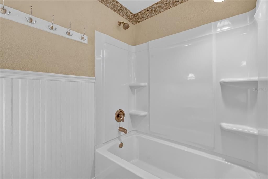 For Sale: $299,000 (3 beds, 2 baths, 1476 Square Feet)