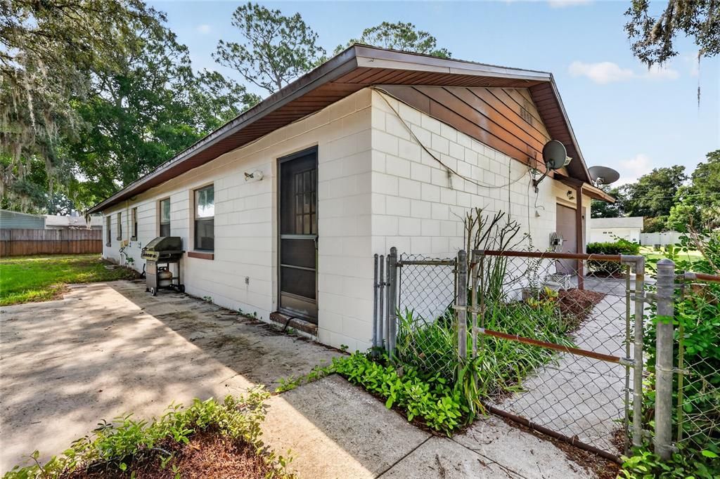 For Sale: $299,000 (3 beds, 2 baths, 1476 Square Feet)
