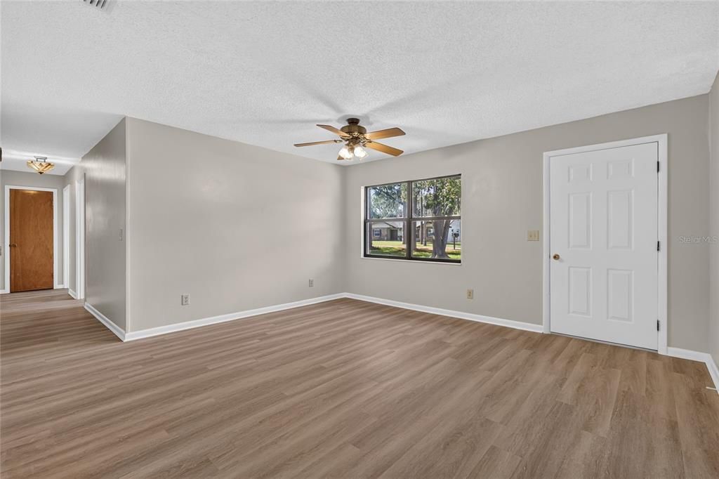 For Sale: $299,000 (3 beds, 2 baths, 1476 Square Feet)