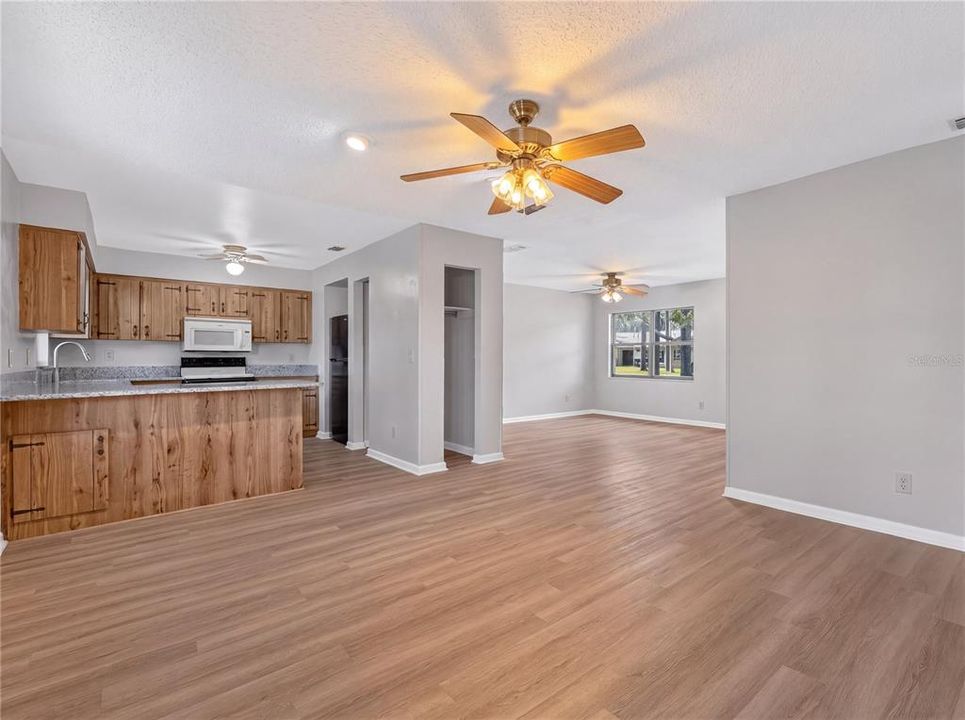 For Sale: $299,000 (3 beds, 2 baths, 1476 Square Feet)