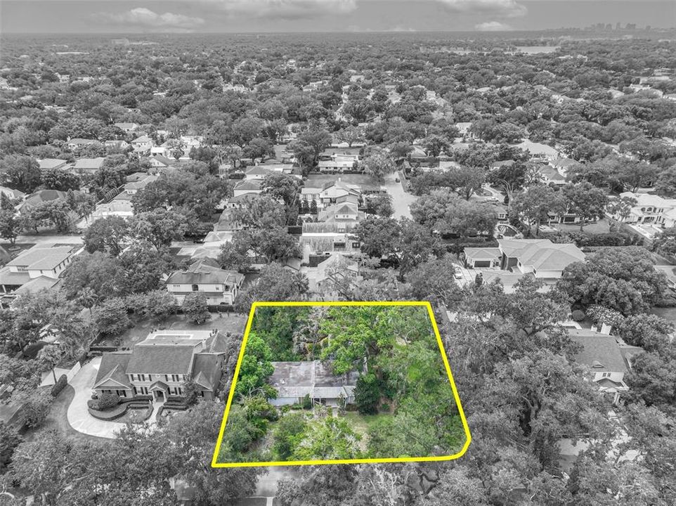 На продажу: $1,800,000 (0.40 acres)