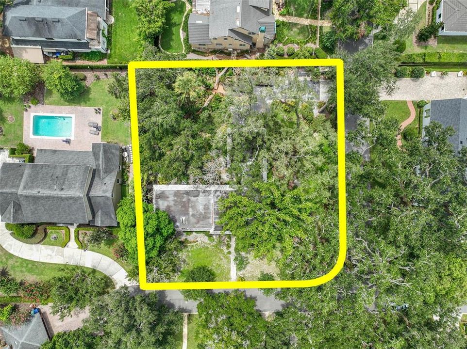 На продажу: $1,800,000 (0.40 acres)
