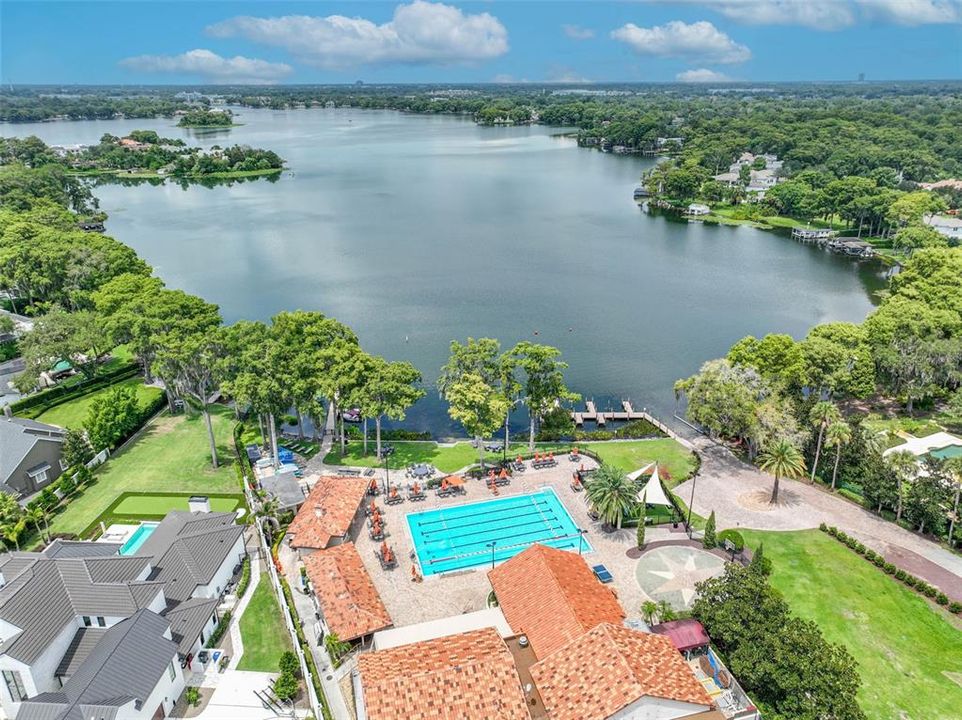 На продажу: $1,800,000 (0.40 acres)