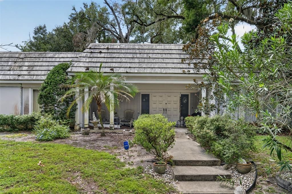На продажу: $1,800,000 (0.40 acres)