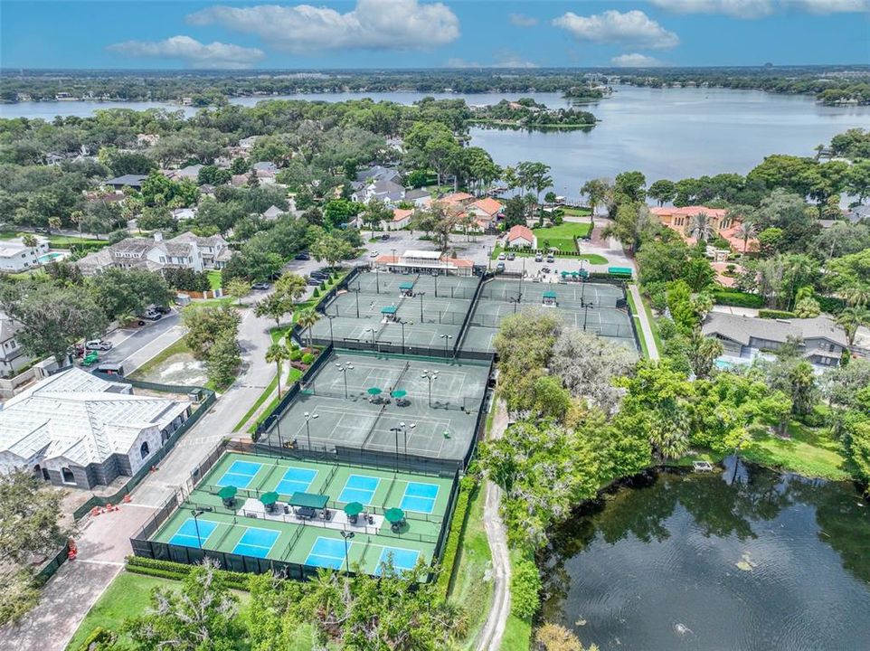 На продажу: $1,800,000 (0.40 acres)