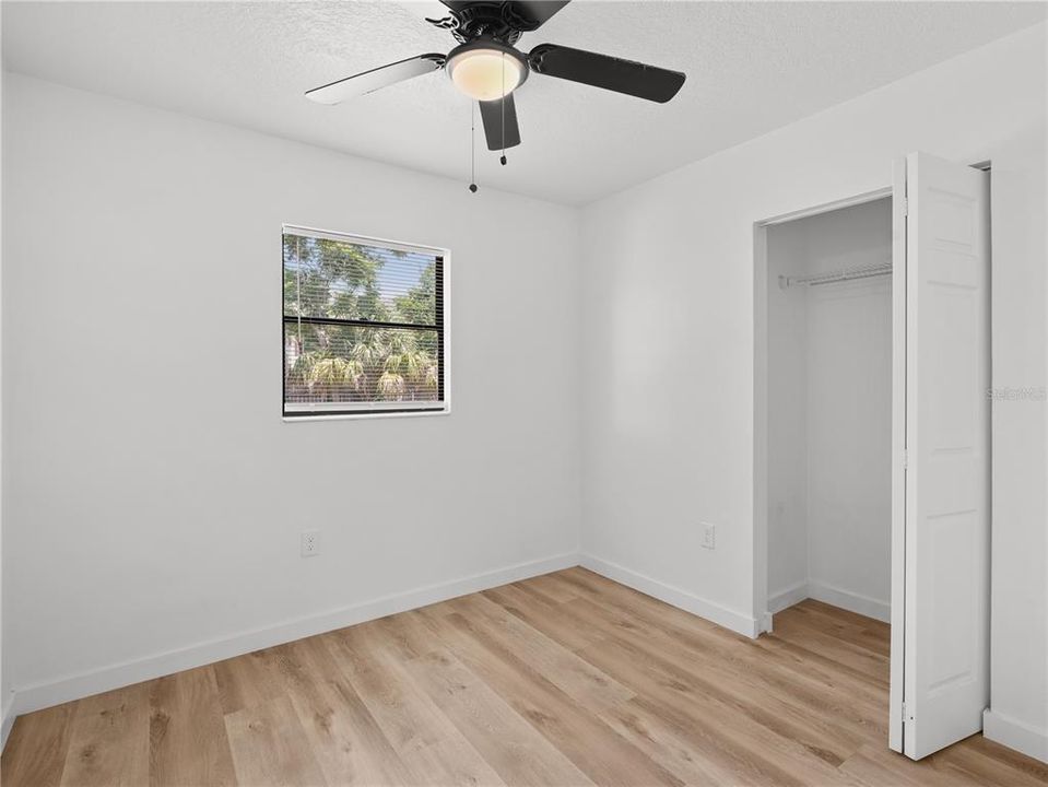 For Sale: $450,000 (5 beds, 3 baths, 1100 Square Feet)