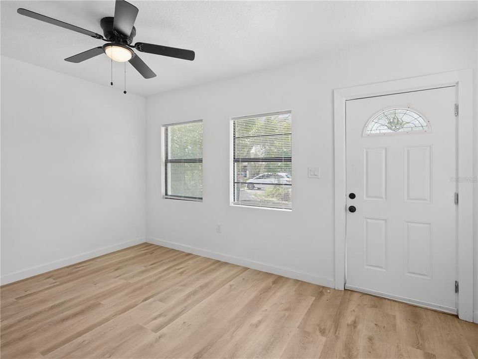For Sale: $450,000 (5 beds, 3 baths, 1100 Square Feet)