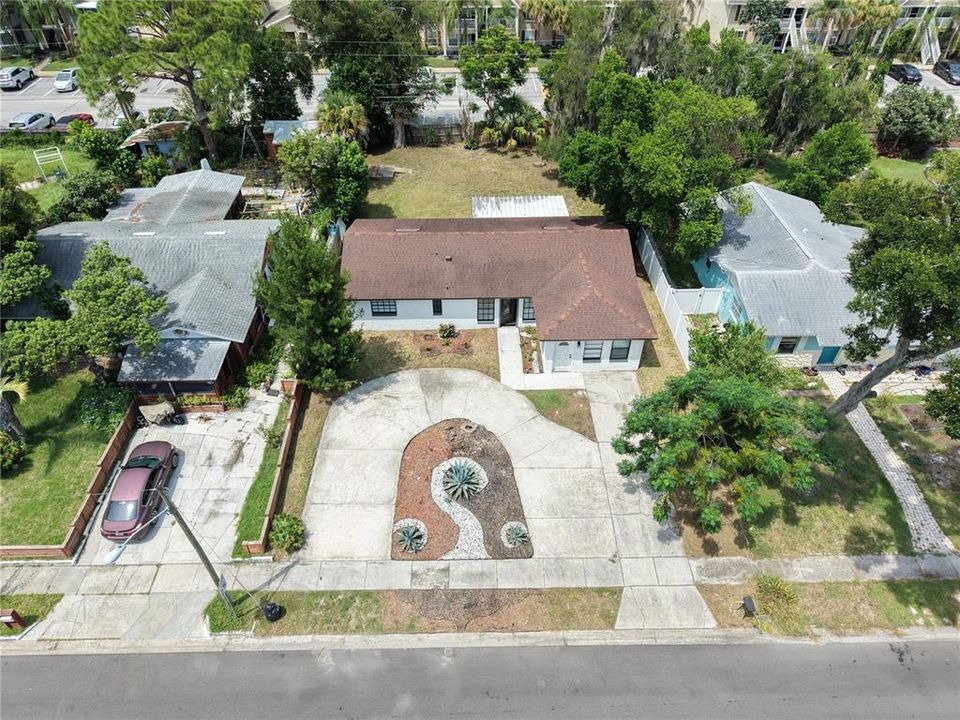 For Sale: $450,000 (5 beds, 3 baths, 1100 Square Feet)