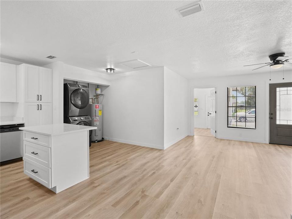 For Sale: $450,000 (5 beds, 3 baths, 1100 Square Feet)