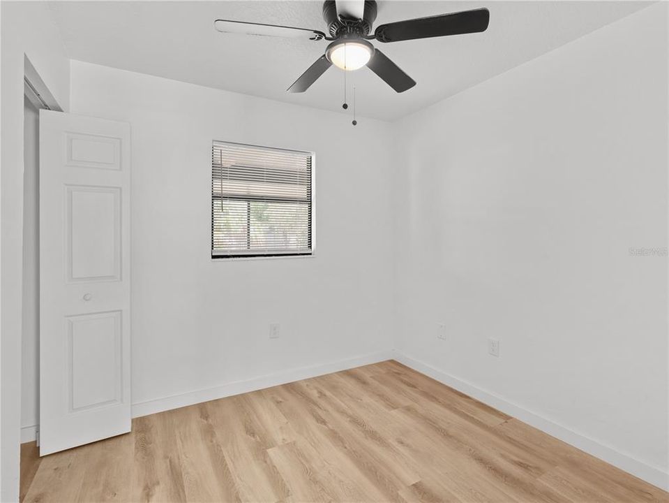 For Sale: $450,000 (5 beds, 3 baths, 1100 Square Feet)