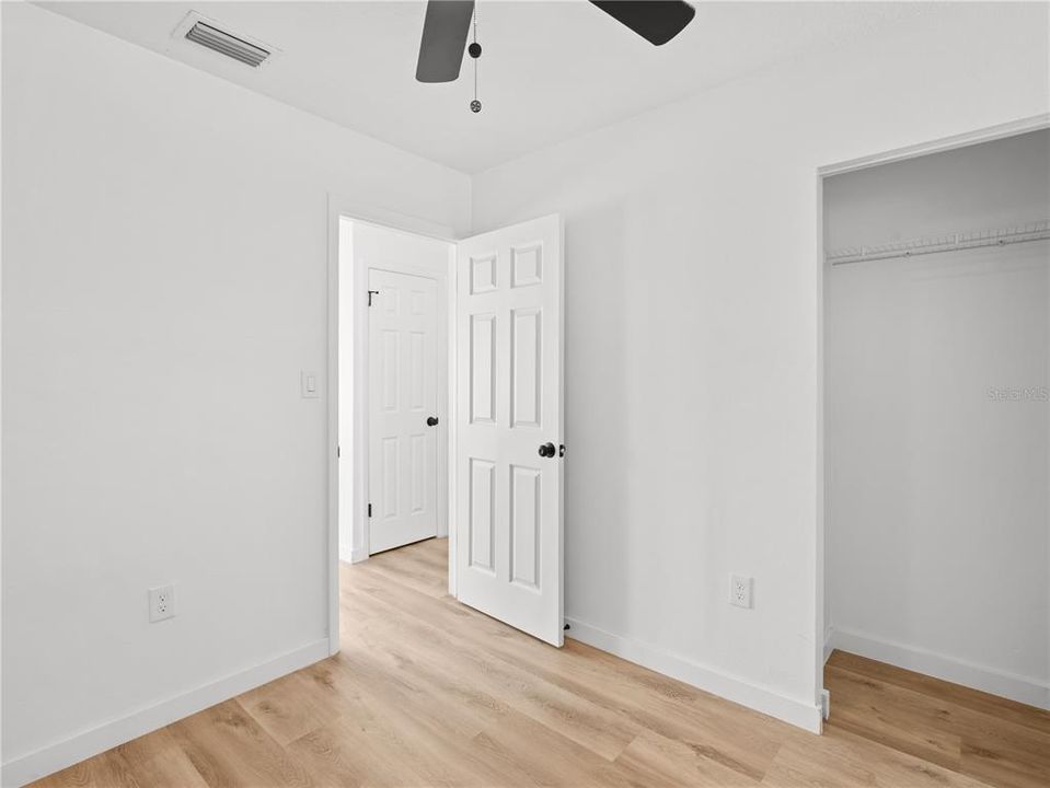 For Sale: $450,000 (5 beds, 3 baths, 1100 Square Feet)