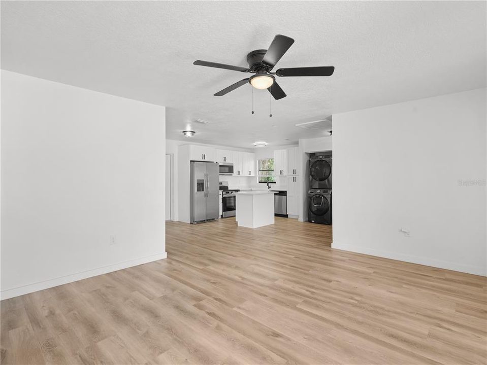 For Sale: $450,000 (5 beds, 3 baths, 1100 Square Feet)