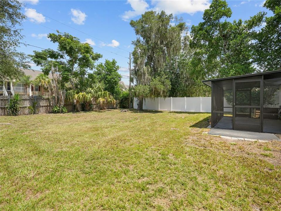 For Sale: $450,000 (5 beds, 3 baths, 1100 Square Feet)