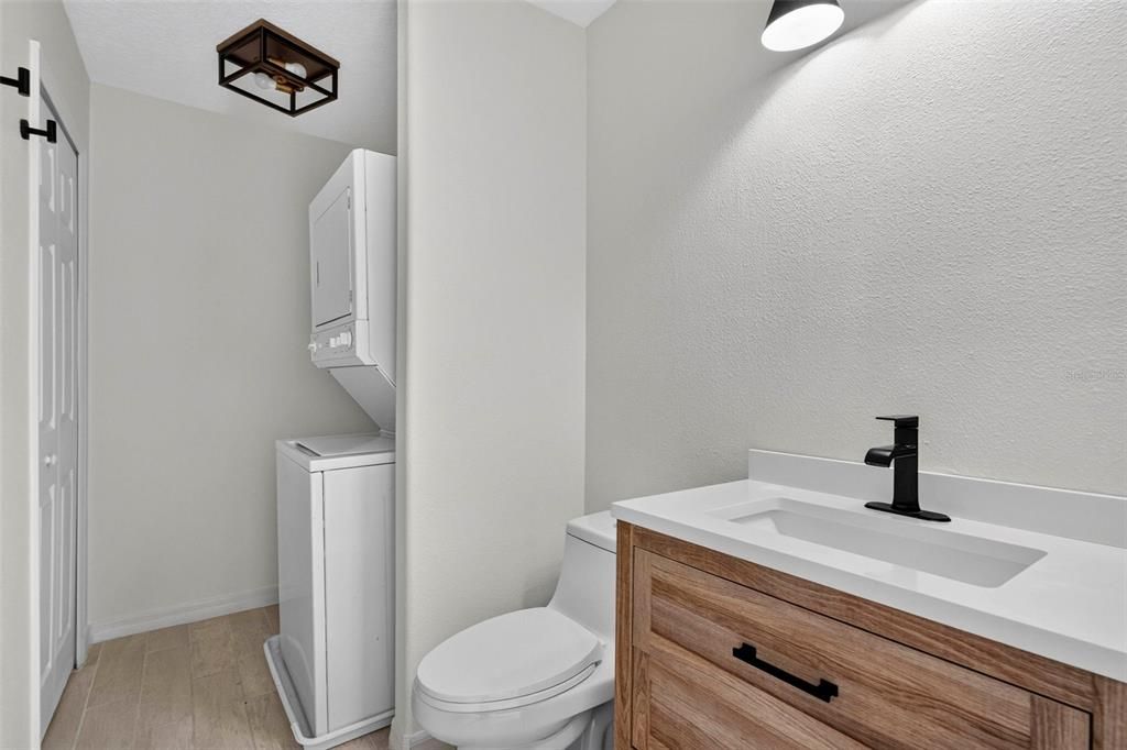 For Rent: $2,200 (1 beds, 1 baths, 864 Square Feet)