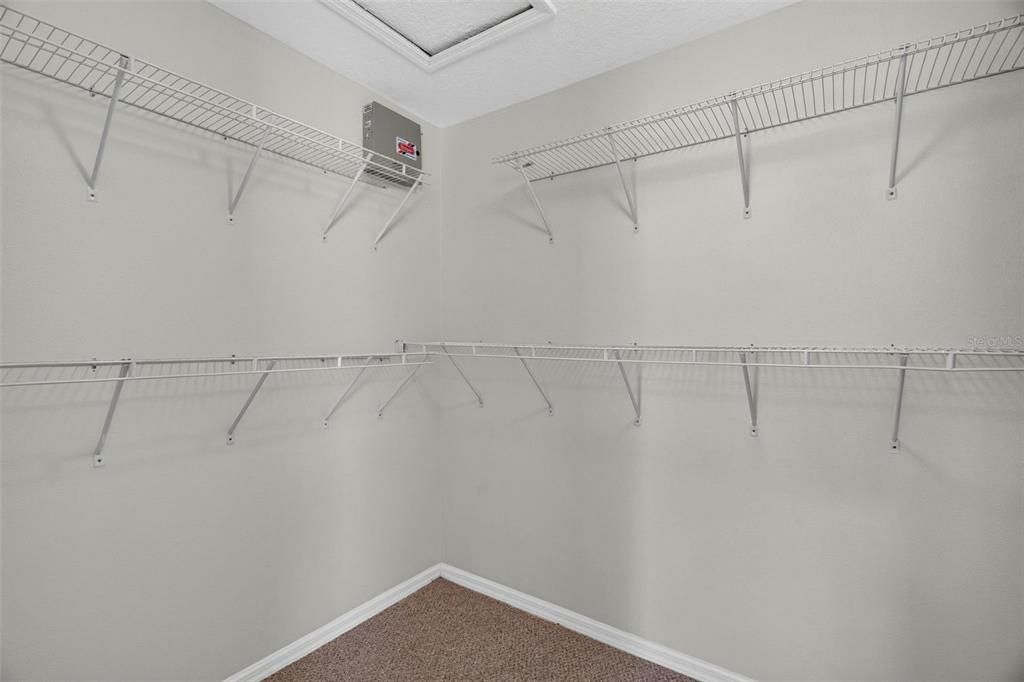 For Rent: $2,200 (1 beds, 1 baths, 864 Square Feet)