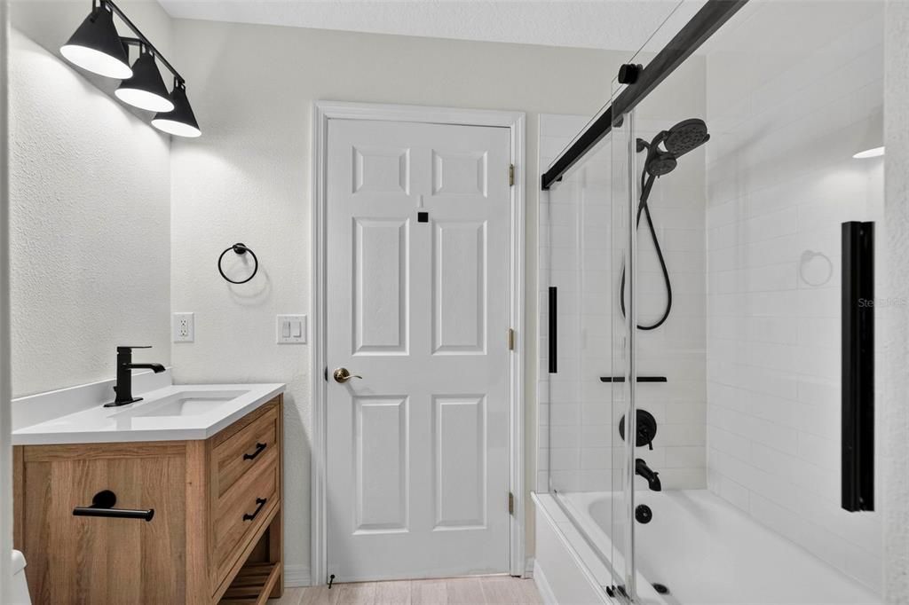 For Rent: $2,200 (1 beds, 1 baths, 864 Square Feet)