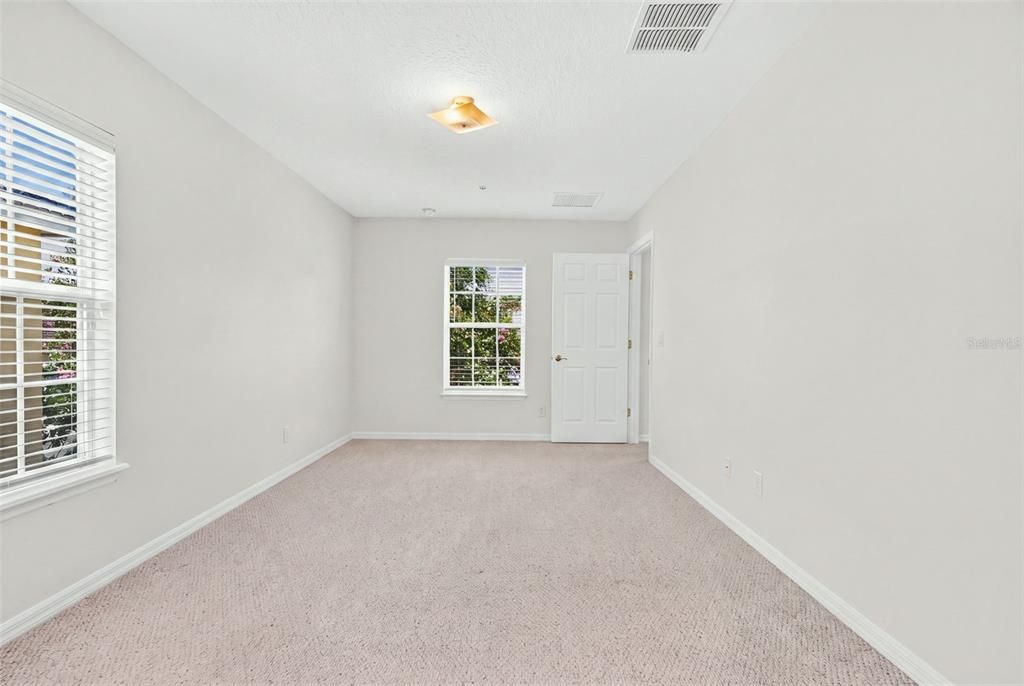 For Rent: $2,200 (1 beds, 1 baths, 864 Square Feet)