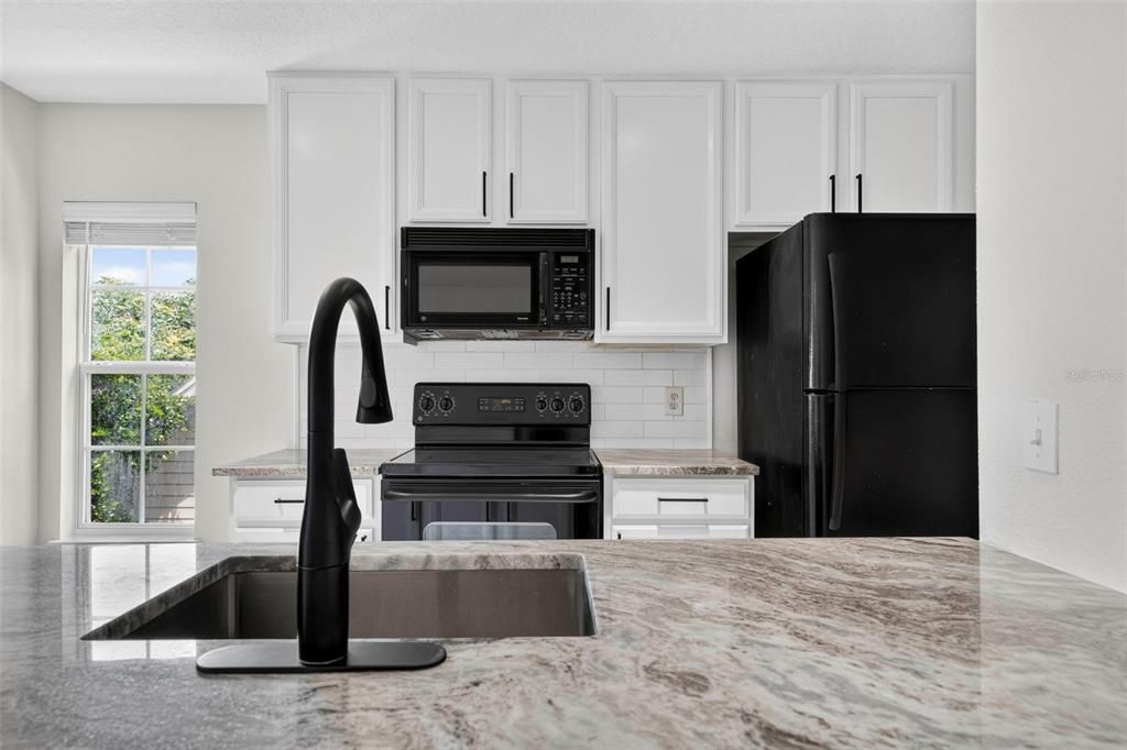 For Rent: $2,200 (1 beds, 1 baths, 864 Square Feet)