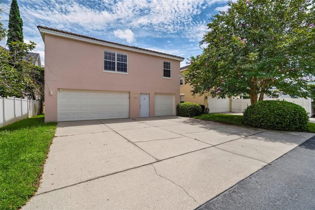 For Rent: $2,200 (1 beds, 1 baths, 864 Square Feet)