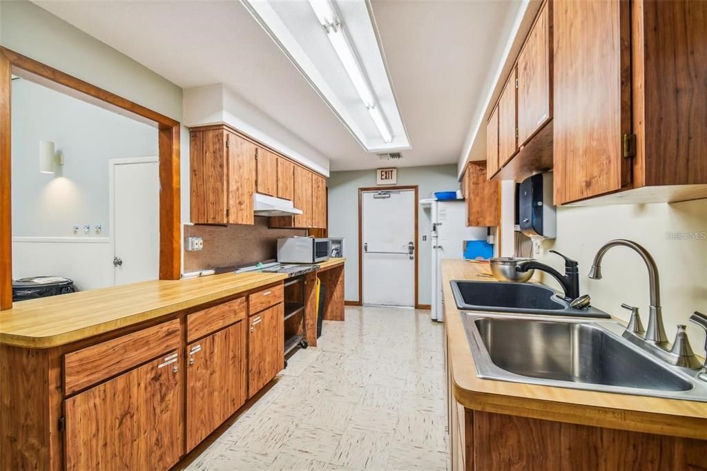 Active With Contract: $59,900 (1 beds, 1 baths, 952 Square Feet)