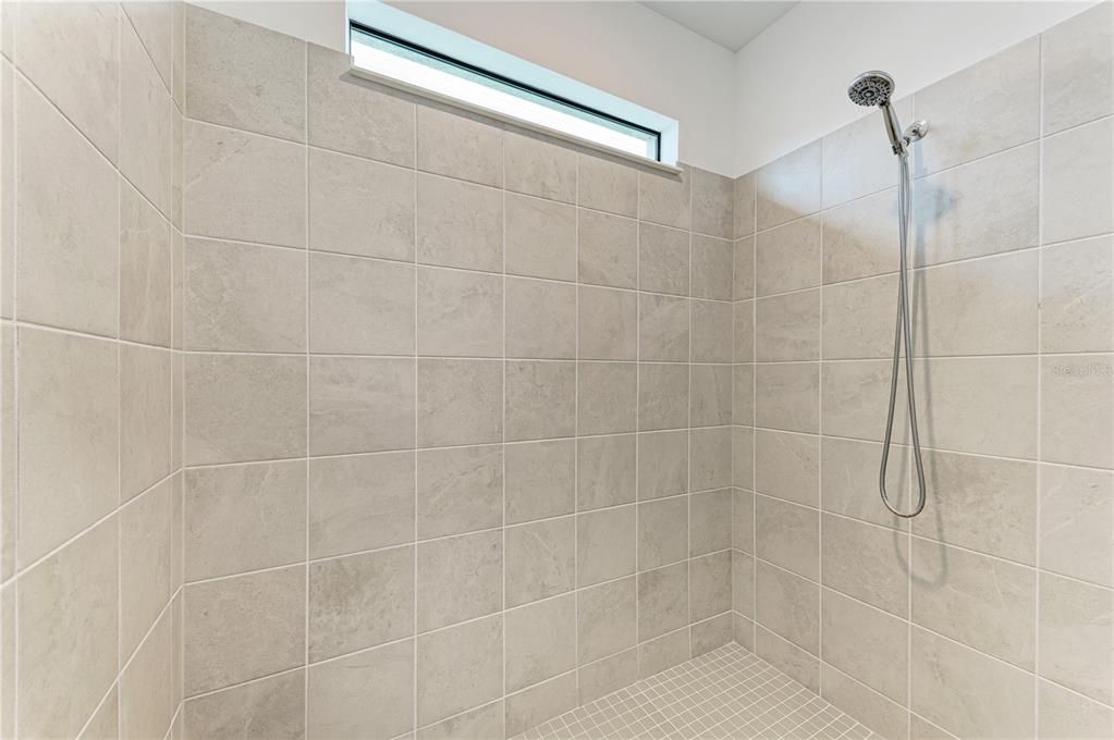 For Sale: $639,900 (3 beds, 3 baths, 2202 Square Feet)