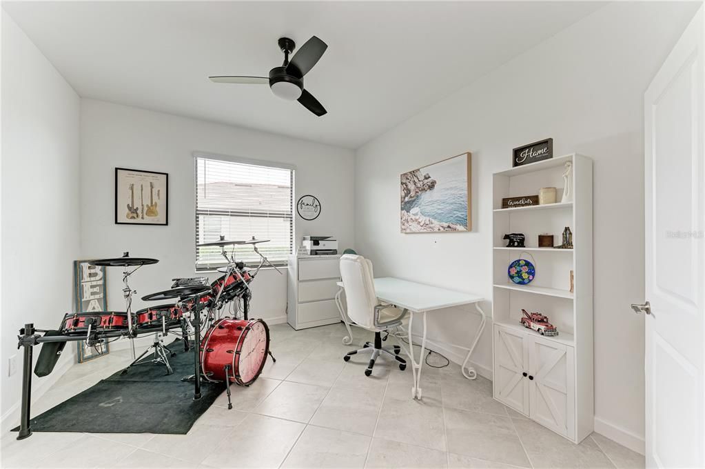 For Sale: $639,900 (3 beds, 3 baths, 2202 Square Feet)