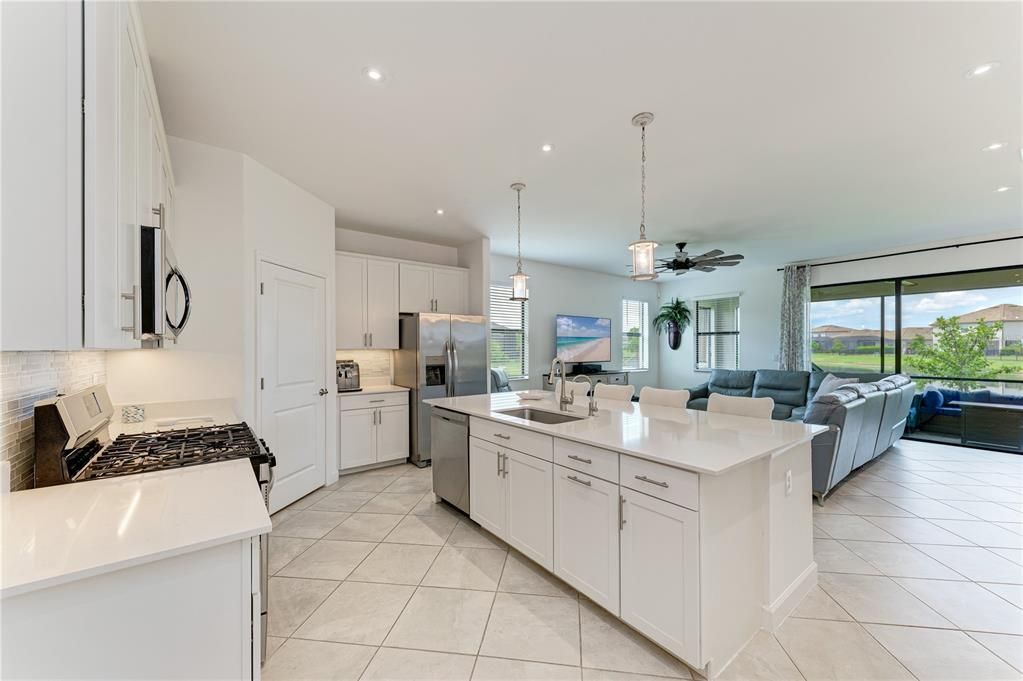 For Sale: $639,900 (3 beds, 3 baths, 2202 Square Feet)