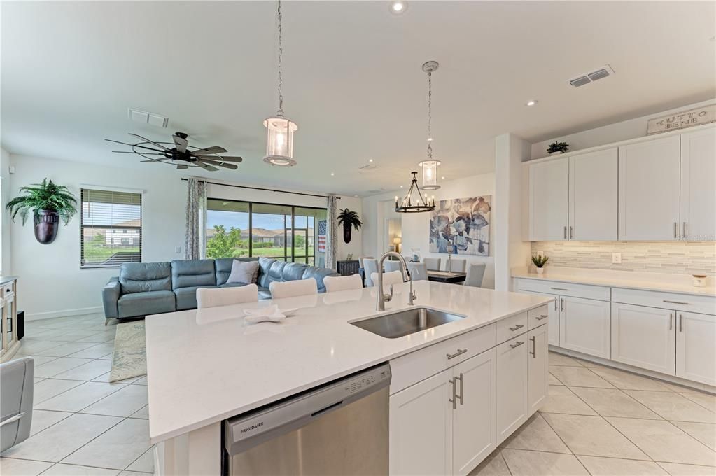 For Sale: $639,900 (3 beds, 3 baths, 2202 Square Feet)