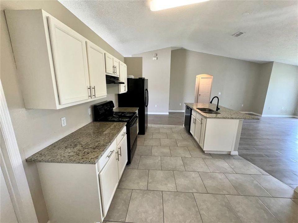 For Rent: $1,799 (3 beds, 2 baths, 2040 Square Feet)