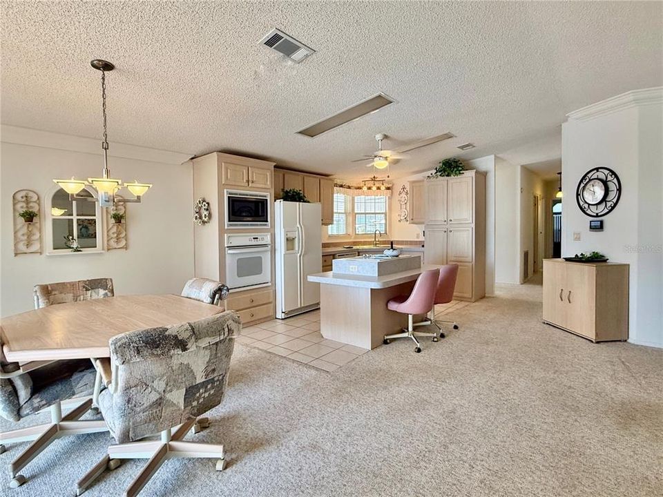 For Sale: $240,000 (3 beds, 2 baths, 1590 Square Feet)
