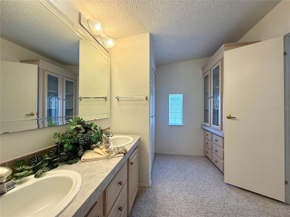 For Sale: $240,000 (3 beds, 2 baths, 1590 Square Feet)
