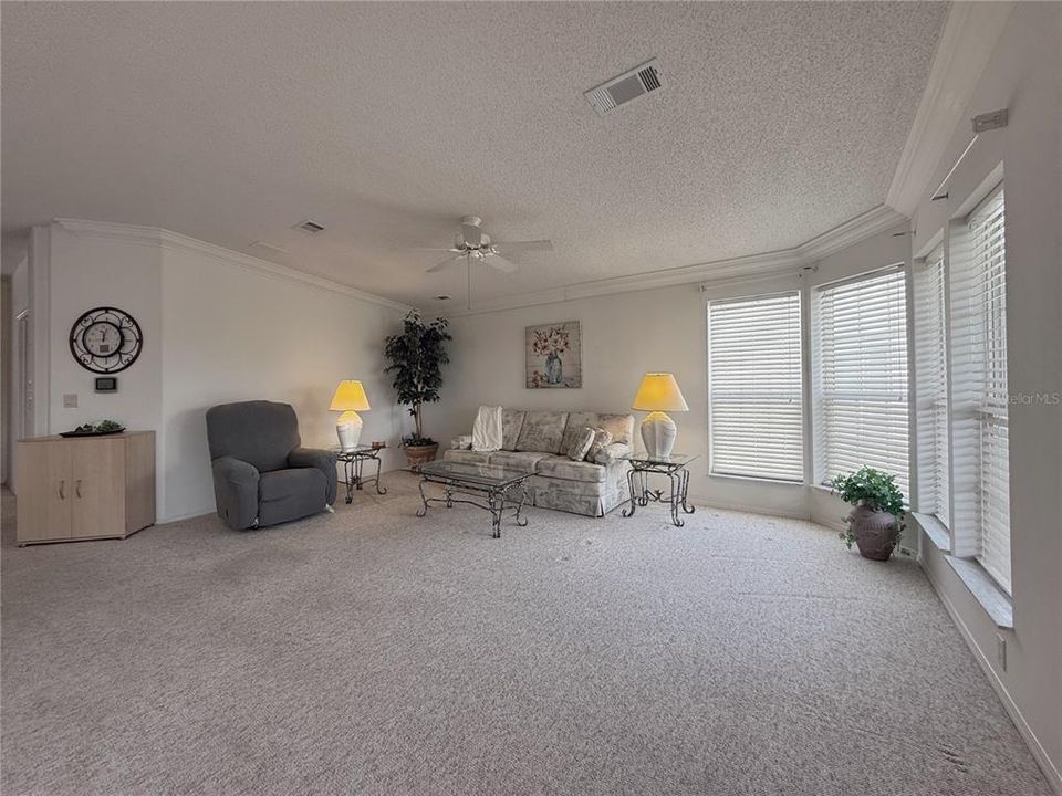 For Sale: $240,000 (3 beds, 2 baths, 1590 Square Feet)