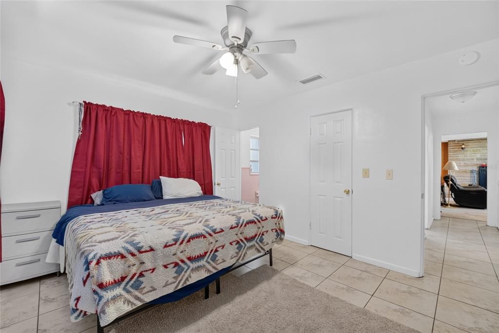 For Sale: $210,000 (3 beds, 1 baths, 1237 Square Feet)