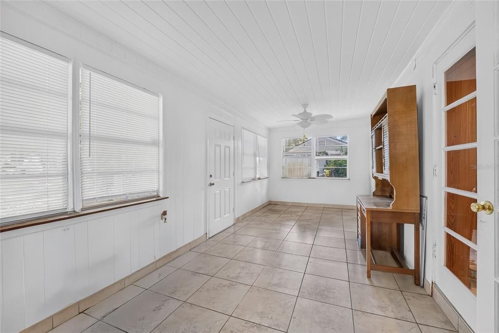 For Sale: $210,000 (3 beds, 1 baths, 1237 Square Feet)
