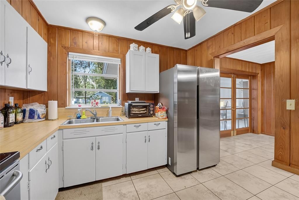 For Sale: $210,000 (3 beds, 1 baths, 1237 Square Feet)