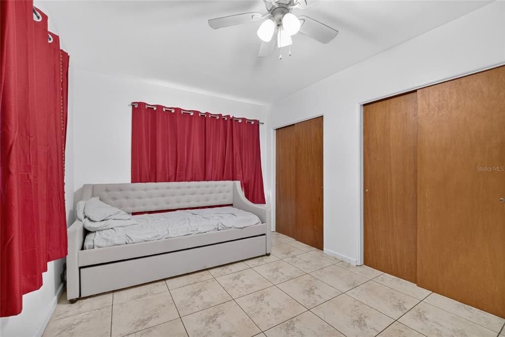 For Sale: $210,000 (3 beds, 1 baths, 1237 Square Feet)