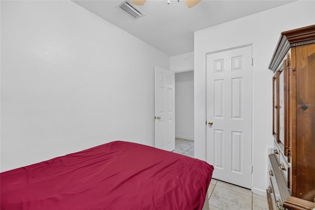 For Sale: $210,000 (3 beds, 1 baths, 1237 Square Feet)