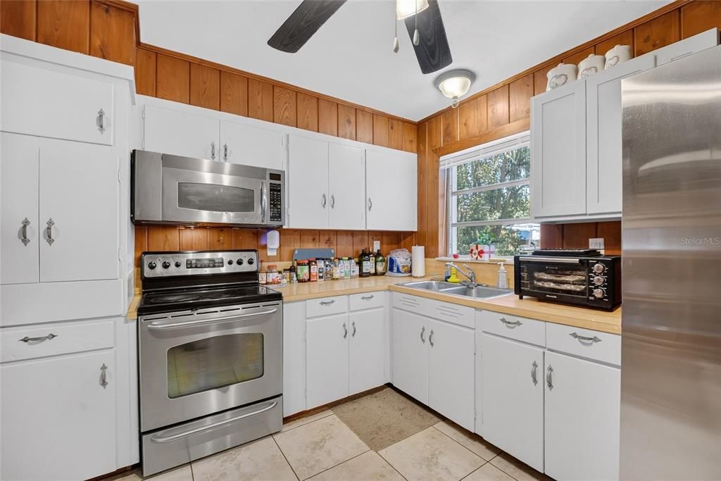 For Sale: $210,000 (3 beds, 1 baths, 1237 Square Feet)