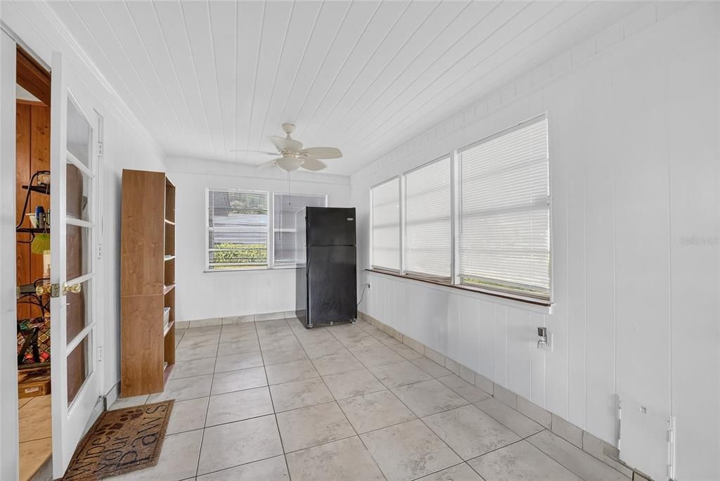 For Sale: $210,000 (3 beds, 1 baths, 1237 Square Feet)