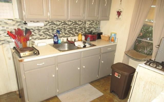 На продажу: $44,500 (2 спален, 1 ванн, 989 Квадратных фут)