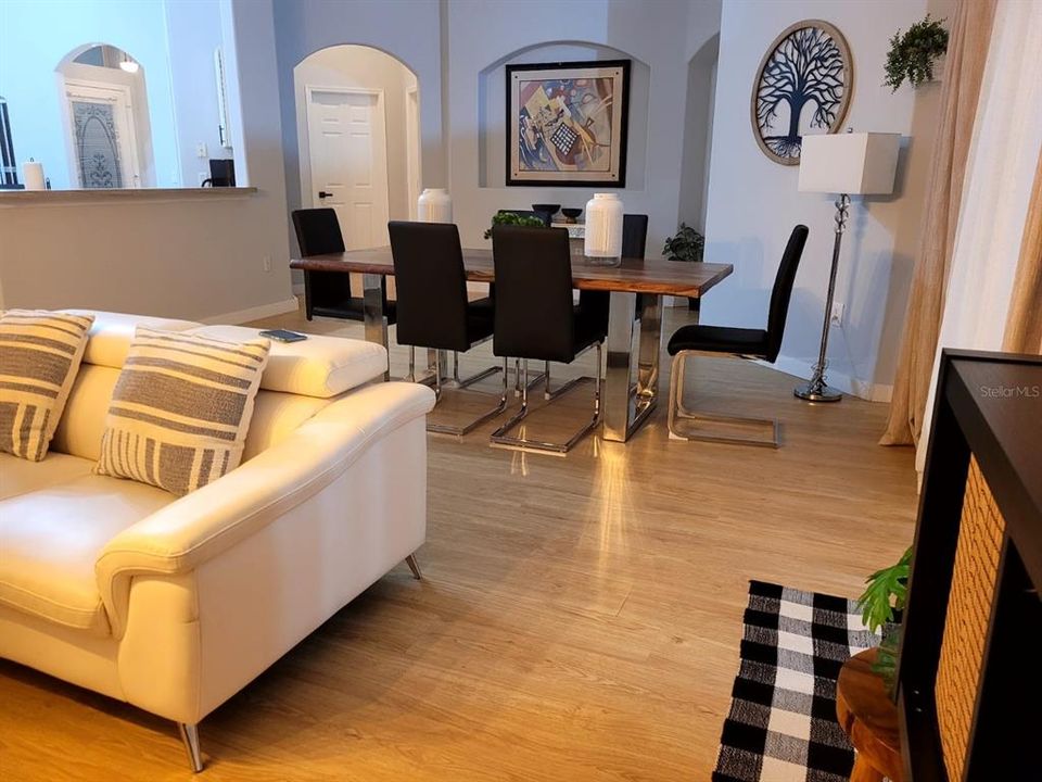 For Rent: $2,650 (3 beds, 2 baths, 1372 Square Feet)