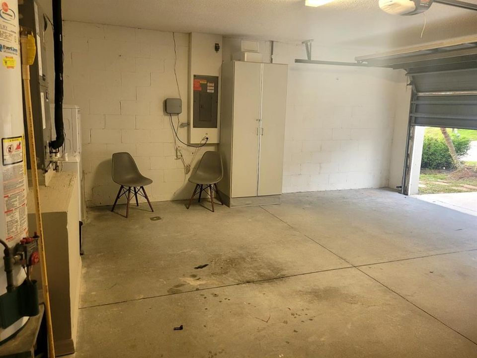 For Rent: $2,650 (3 beds, 2 baths, 1372 Square Feet)