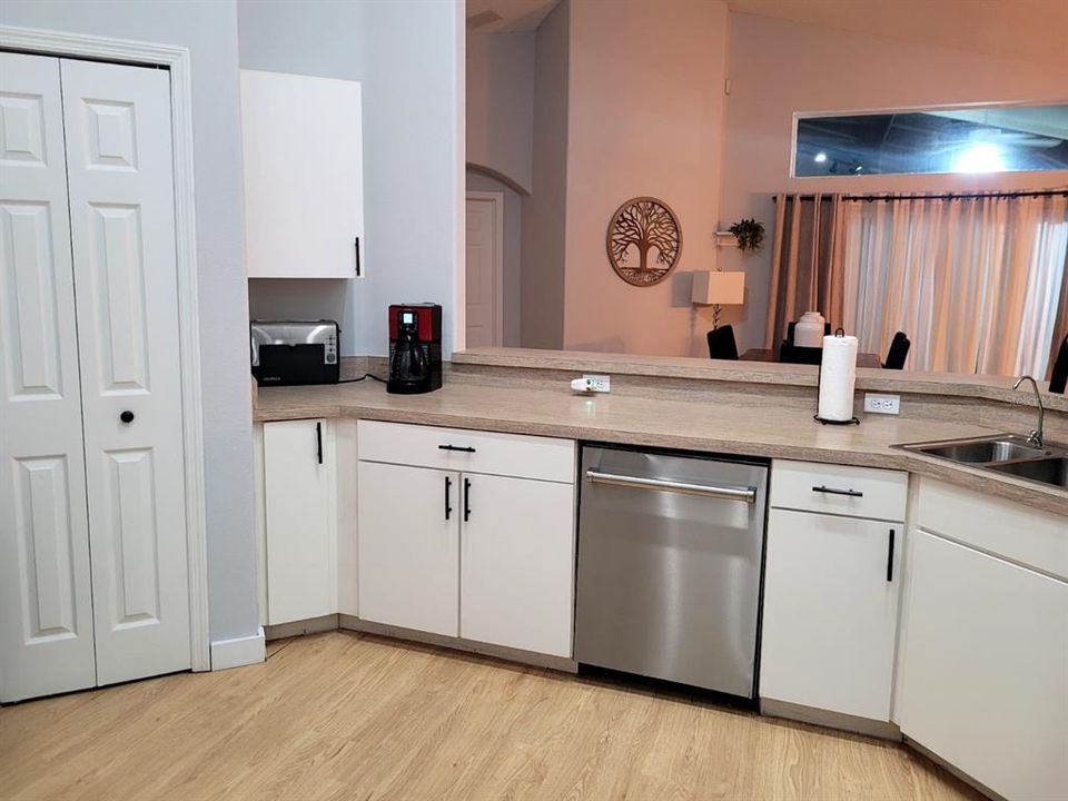 For Rent: $2,650 (3 beds, 2 baths, 1372 Square Feet)