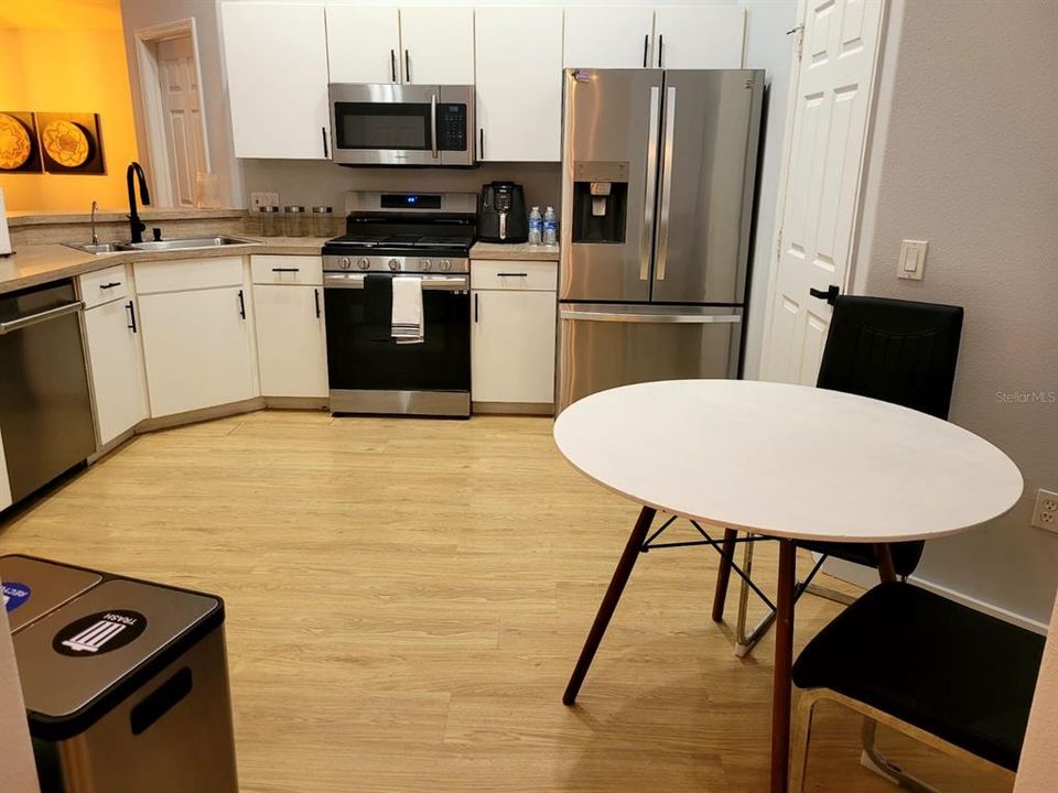 For Rent: $2,650 (3 beds, 2 baths, 1372 Square Feet)