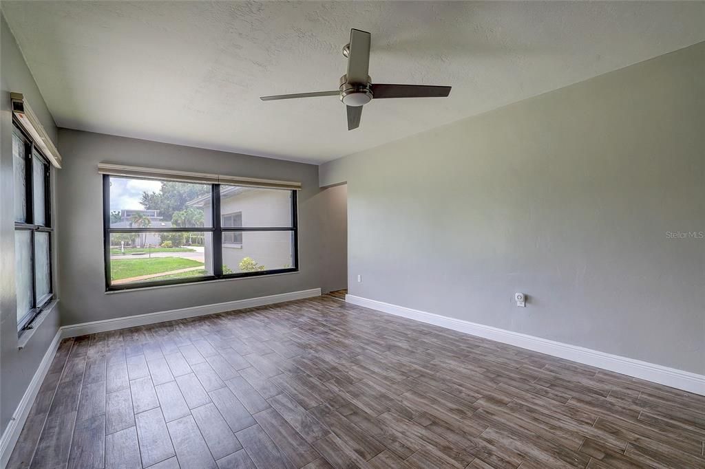 En Venta: $849,900 (4 camas, 3 baños, 2551 Pies cuadrados)