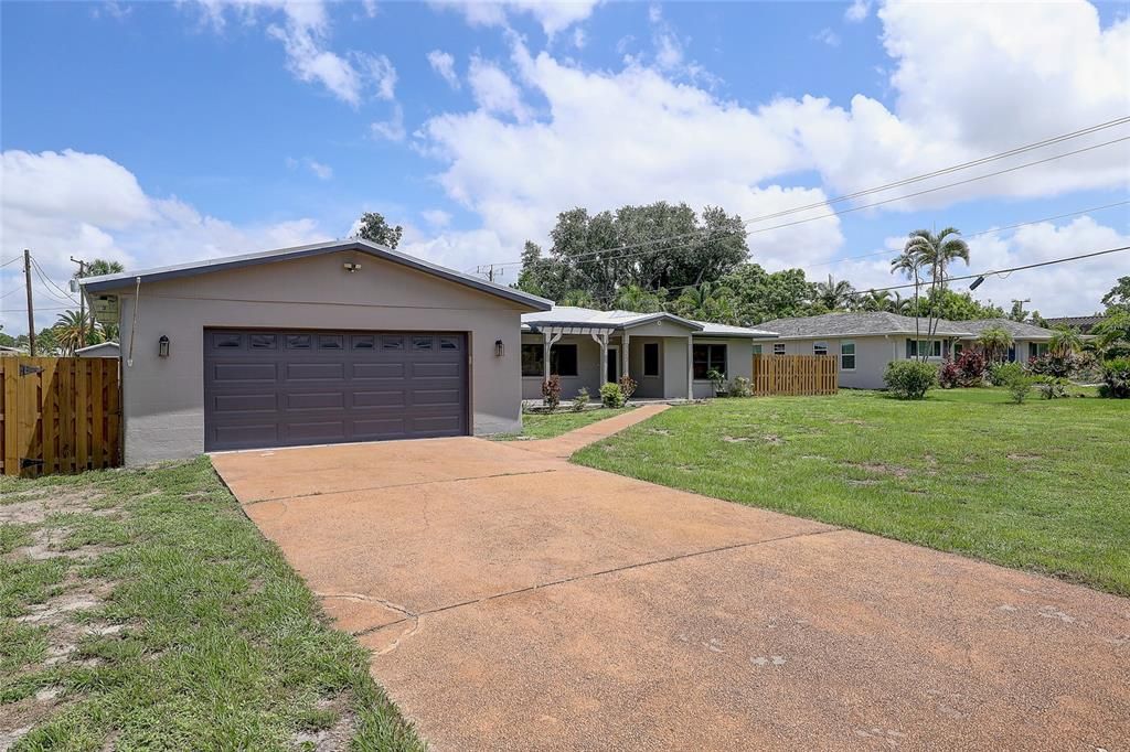 En Venta: $849,900 (4 camas, 3 baños, 2551 Pies cuadrados)