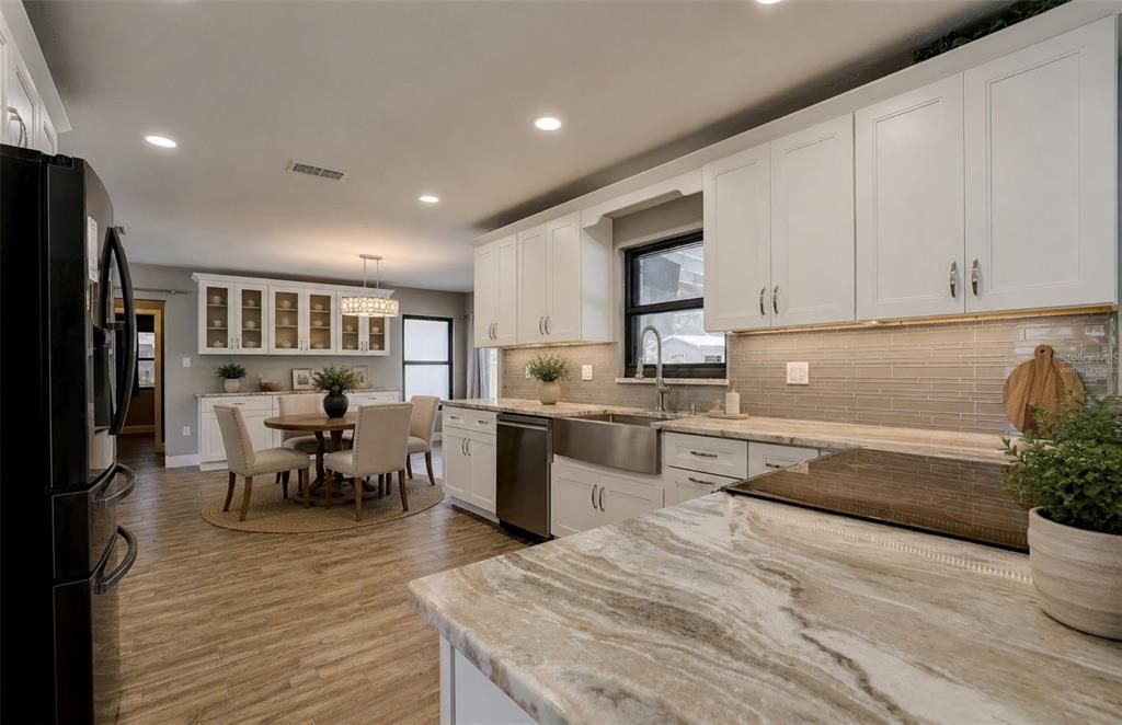 En Venta: $849,900 (4 camas, 3 baños, 2551 Pies cuadrados)