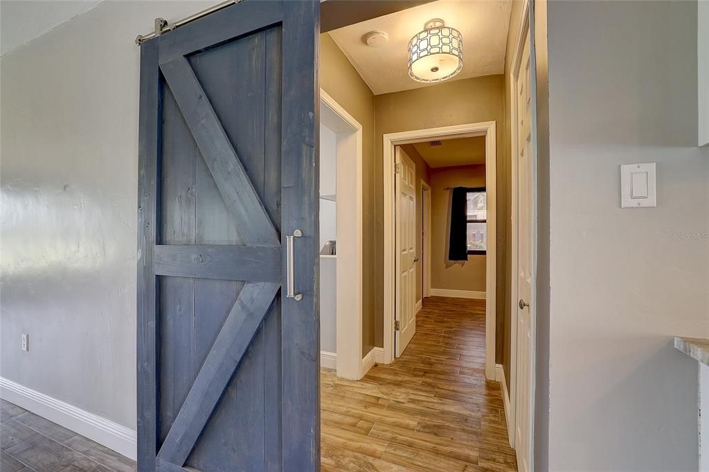En Venta: $849,900 (4 camas, 3 baños, 2551 Pies cuadrados)