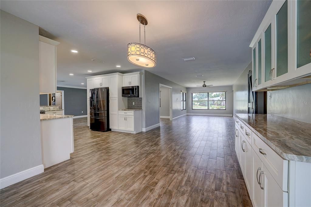 En Venta: $849,900 (4 camas, 3 baños, 2551 Pies cuadrados)